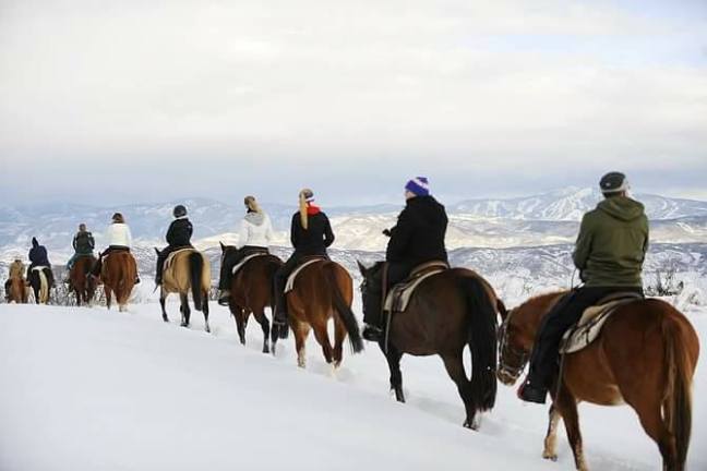 Winter-Horseback-Riding-in-Steamboat